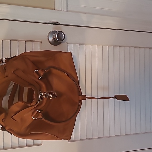 Micheal Kors Authentic Large Hamilton Handbag. Very good condition! - Picture 4 of 4